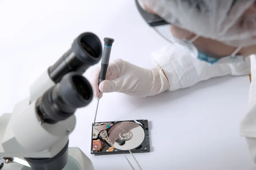 Hard drive diagnostics at the TECSERVICE data recovery laboratory